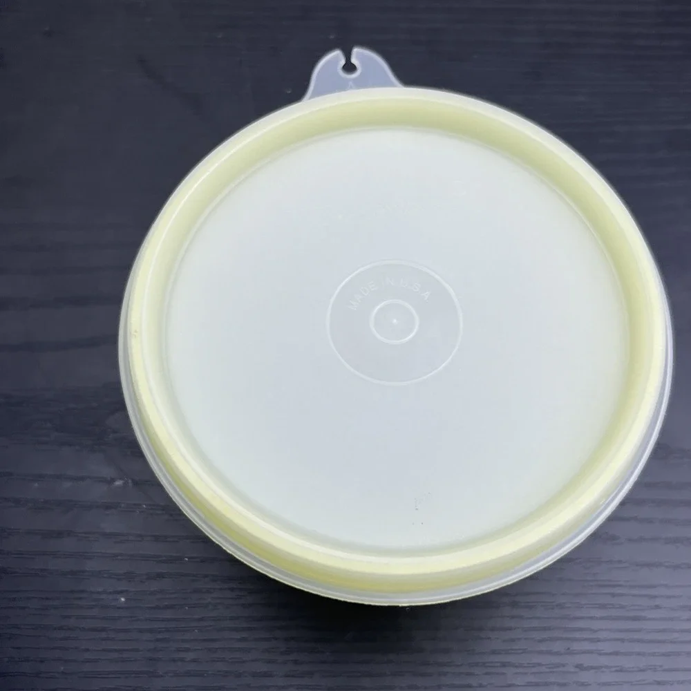 Tupperware vintage yellow
